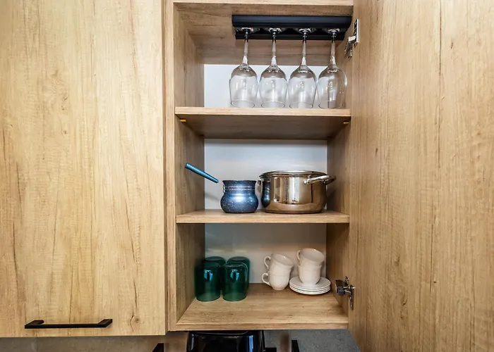 アパート Meraki And ナボダリ