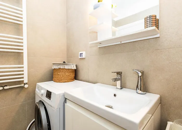 アパート Meraki And ナボダリ